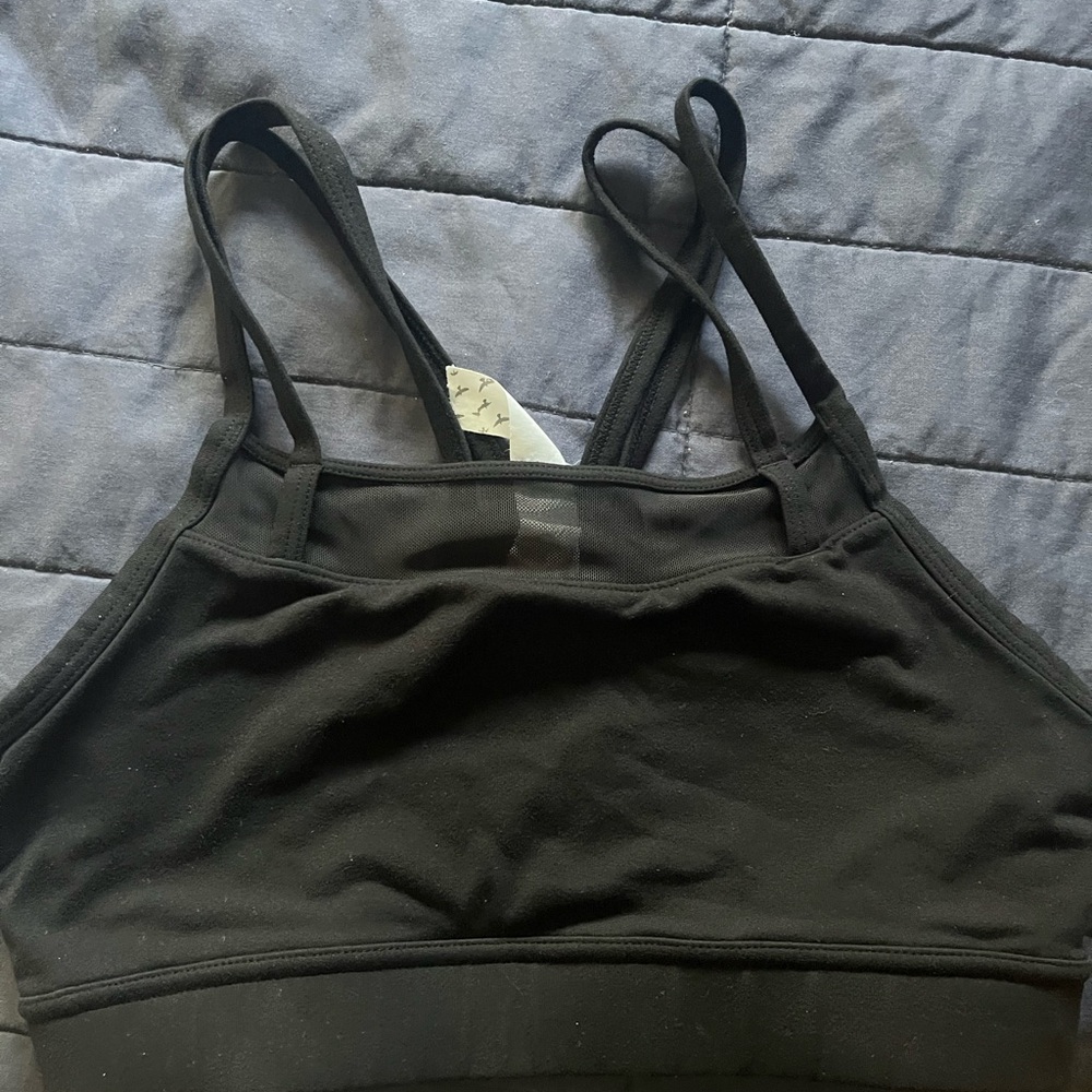 Oiselle Black Sports Bra with Adjustable Straps and Moisture-Wicking Fabric